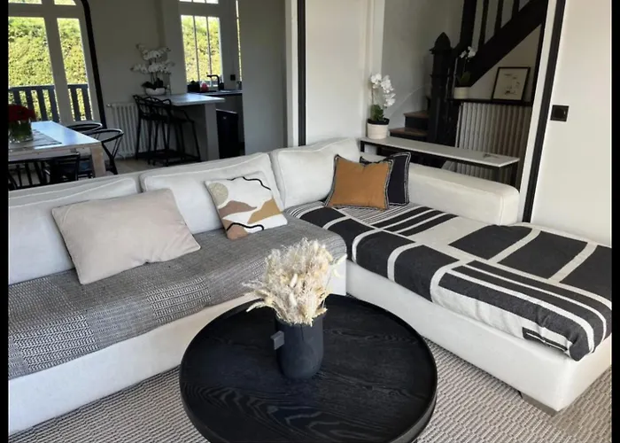 Вилла Grand Jardin Centre 800 M *