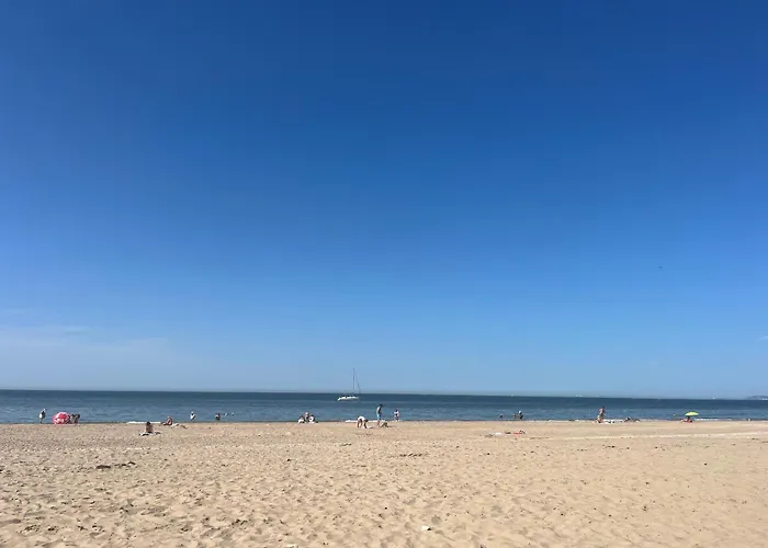 Вилла Grand Jardin Centre 800 M